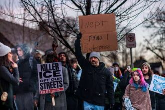 Agente del ICE mata a ciudadana en redada en Mineápolis