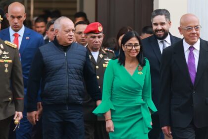 Venezuela reforma gobierno y sector petrolero bajo control de EE UU