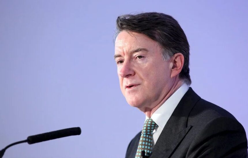 Crece la presión para que Mandelson devuelva indemnización tras caso Epstein